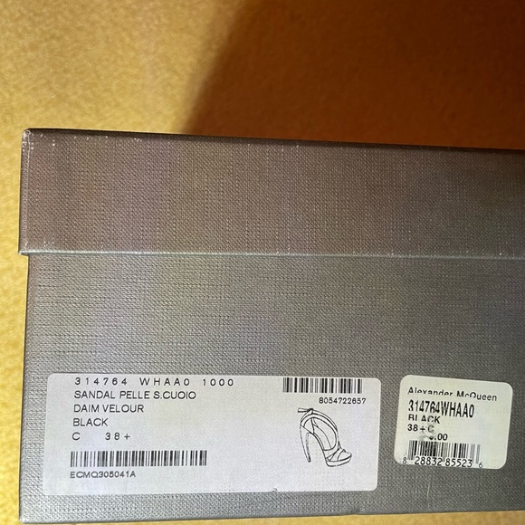 Alexander MCQueen - Picture 8 of 9